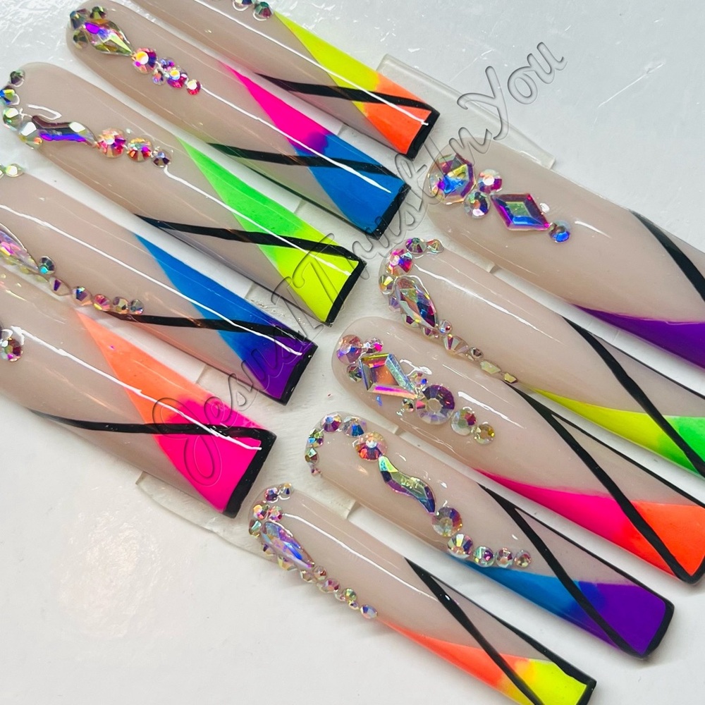 Neon Geometric Nail Set with Rhinestones - Picture 5 of 6
